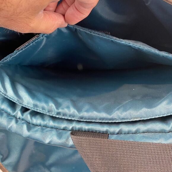 Solo New York Urban Nomad Laptop Messenger in Gray Plaid Shoulder Strap - Picture 11 of 16